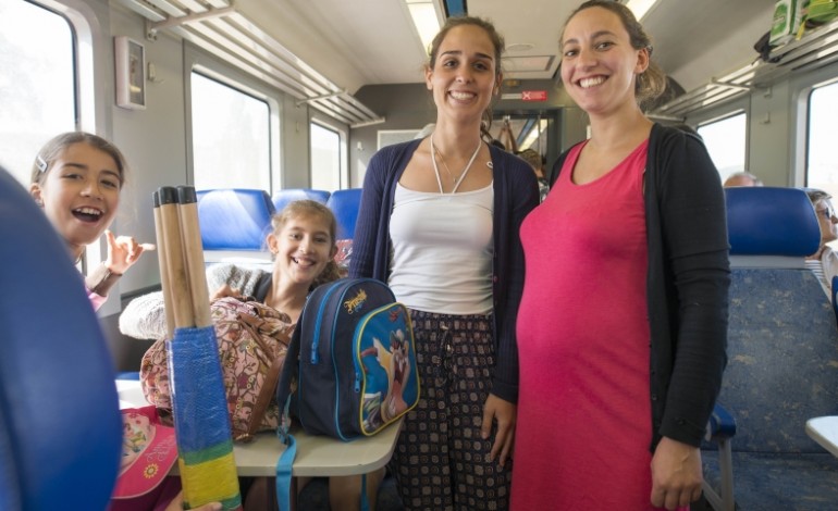 Tatiana Magalhães, Carina Antunes e crianças do Feijão Verde