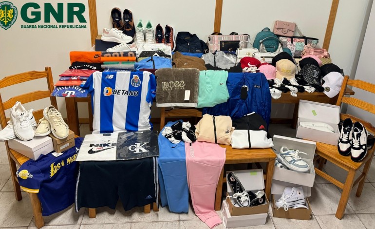 mais-de-300-artigos-contrafeitos-apreendidos-em-sao-martinho-do-porto