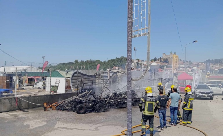 em-actualizacao-incendio-na-zona-das-tasquinhas-de-porto-de-mos-faz-dois-feridos