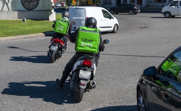 luta-pelo-territorio-da-uber-eats-em-leiria-gestor-de-estafetas-acusa-concorrentes-de-fuga-ao-iva