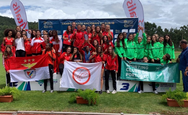 Equipa feminina no pódio