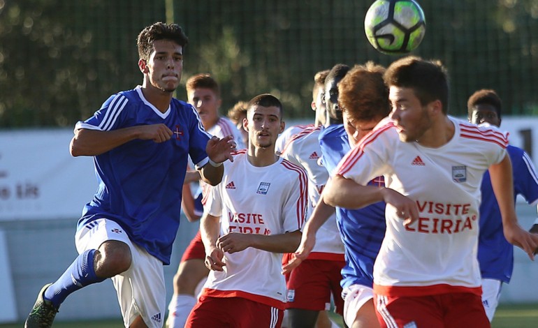 juniores-da-uniao-de-leiria-a-espera-de-ajuda-alheia-5760