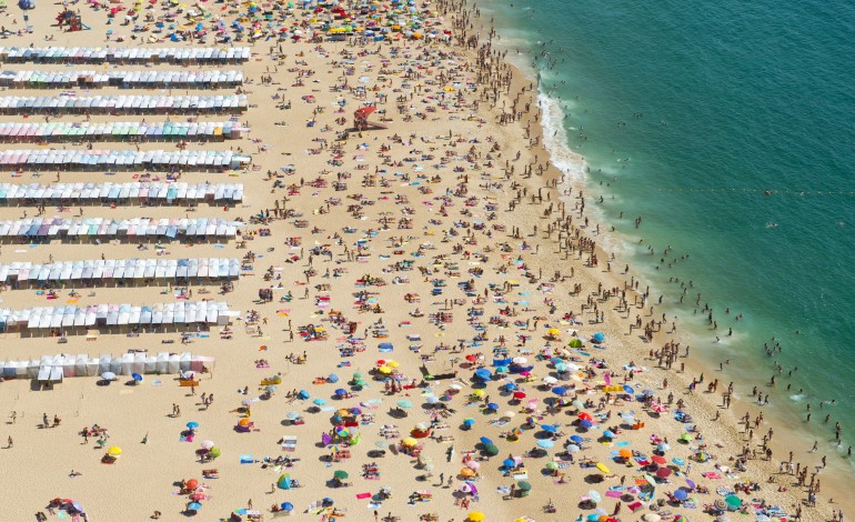 ja-e-permitido-ir-a-banhos-na-praia-da-nazare
