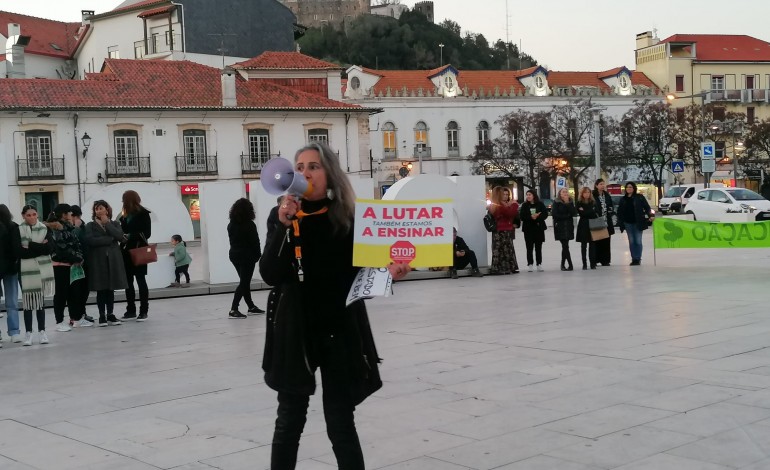 Professores concentraram-se ao final da tarde em Leiria