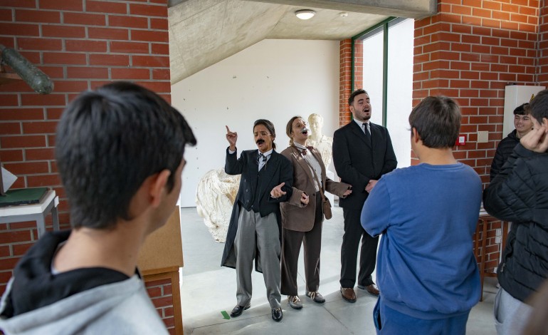 Apresentação do Teatro à Solta para alunos do terceiro ciclo, na manhã de terça-feira, dia 7