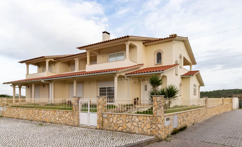 vende-se-moradia-geminada-de-cinco-assoalhadas-376