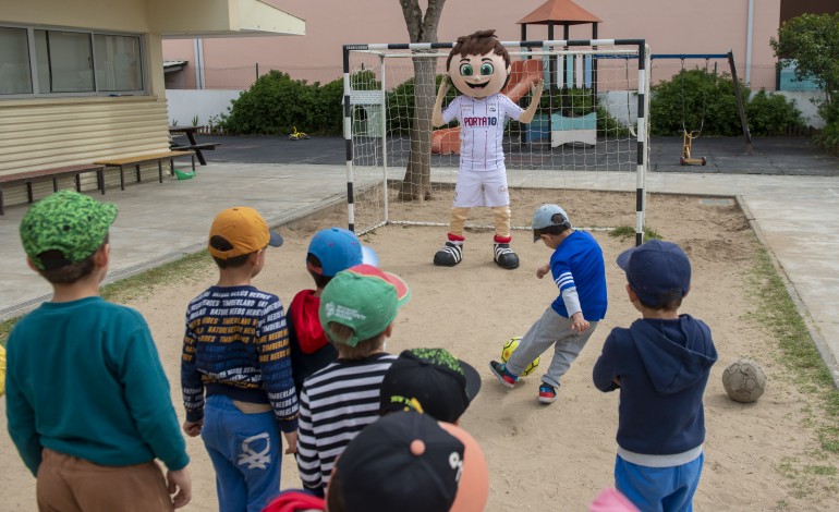 miniuni-leva-a-magia-do-futebol-e-da-ud-leiria-a-miudos-e-graudos