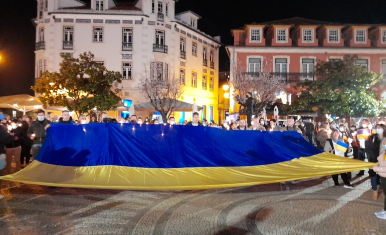 praca-rodrigues-lobo-cheia-de-pessoas-em-apoio-a-ucrania