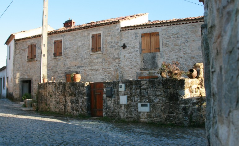 calcario-e-mote-para-projecto-turistico-na-aldeia-da-granja