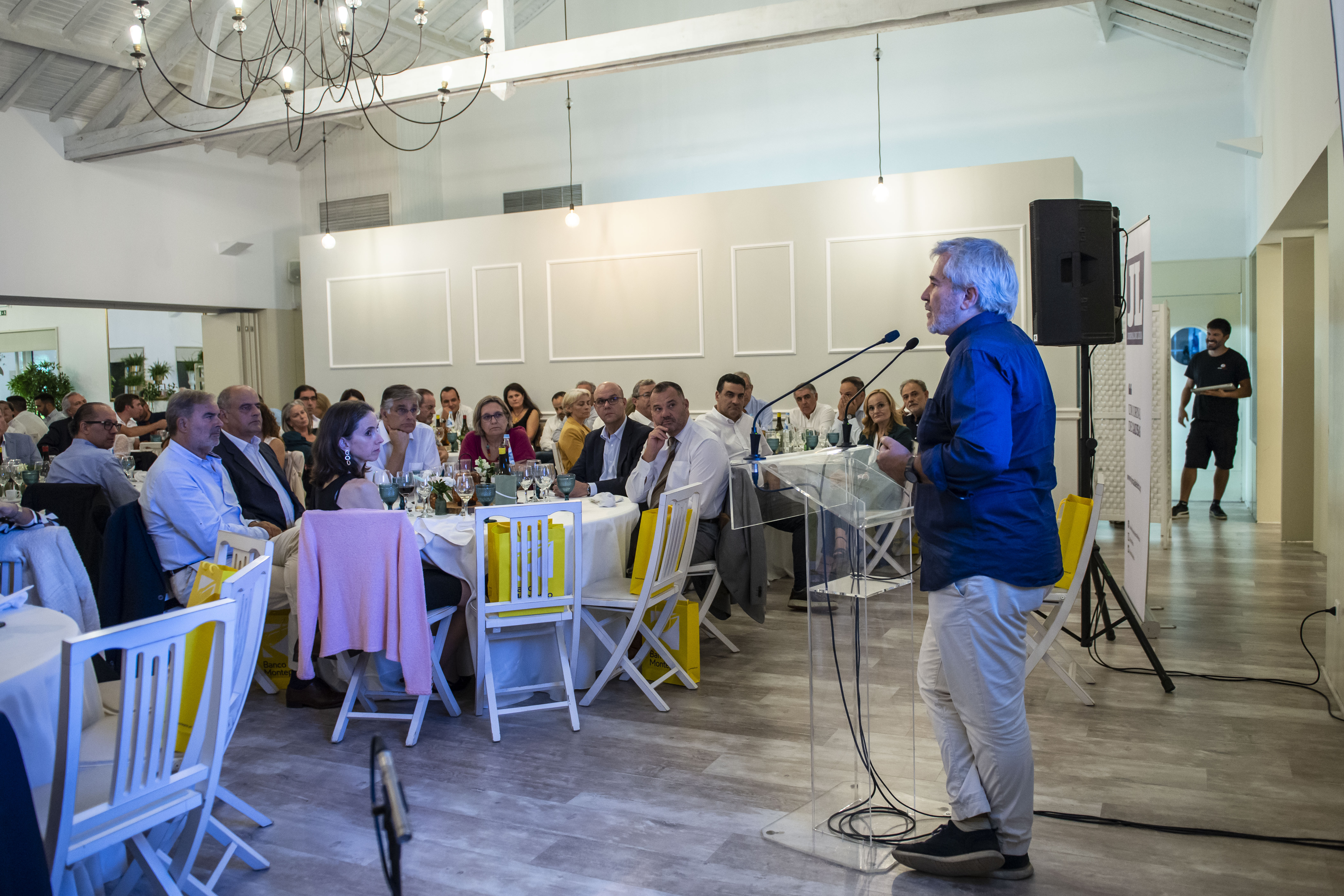 Álvaro Beleza, presidente da Sedes, falou aos empresários de moldes e plásticos das potencialidades do País, que urgem desenvolver