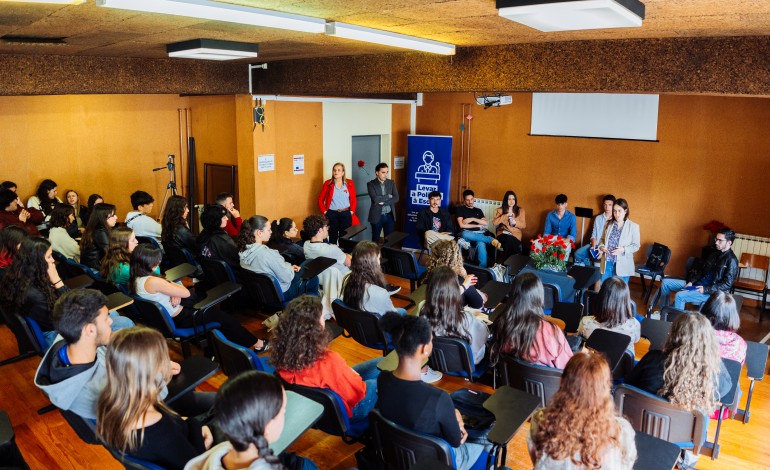 leiria-promove-sessoes-de-literacia-politica-dirigidas-aos-alunos-do-secundario