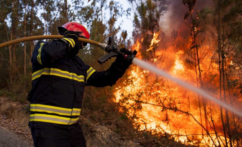 incendios-governo-declara-situacao-de-alerta-entre-segunda-e-terca-feira