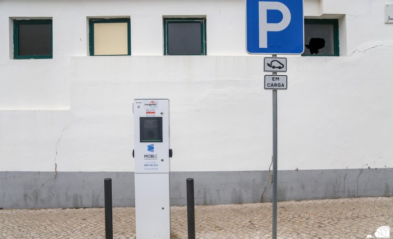 primeiro-posto-de-carregamento-de-carros-electricos-da-nazare-foi-instalado-junto-ao-mercado-municipal