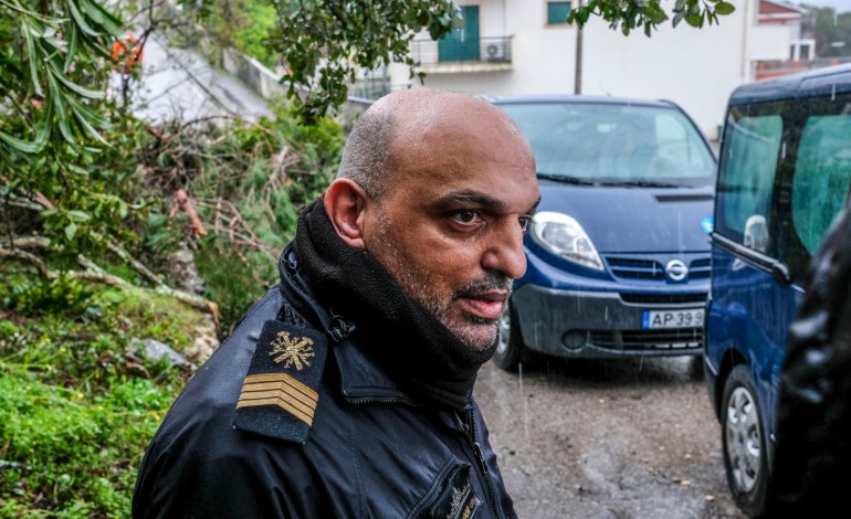 marinha-com-fuzileiros-em-leiria-e-o-1o-sargento-cacador-volta-a-casa-para-ajudar