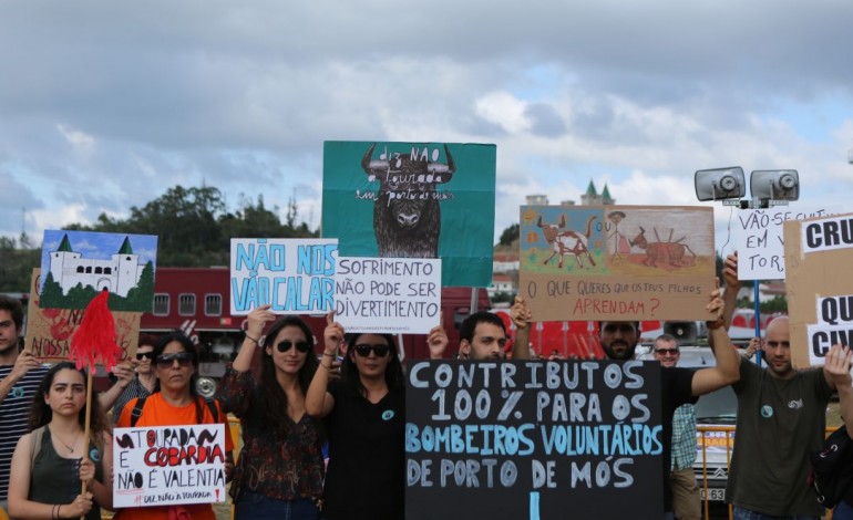 gnr-travou-confrontos-entre-manifestantes-e-aficcionados-10457