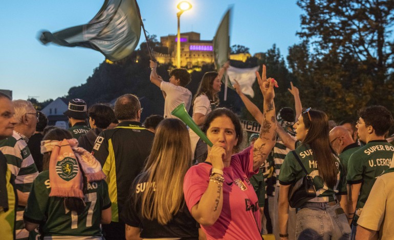 Centenas estiveram na rotunda do Polícia Sinaleiro