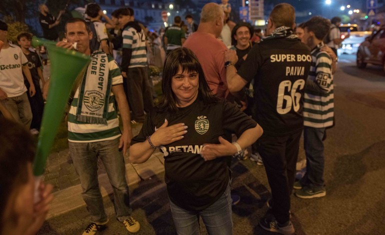 Centenas estiveram na rotunda do Polícia Sinaleiro