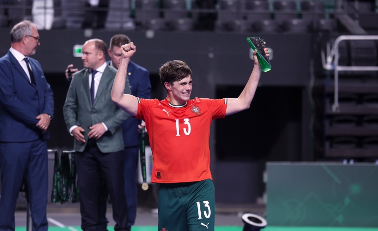 rodrigo-monteiro-e-campeao-europeu-de-futsal-com-a-seleccao-nacional-de-sub-19