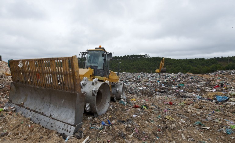 municipios-avancam-com-providencia-cautelar-para-travar-aumento-da-tarifa-dos-lixos-na-regiao