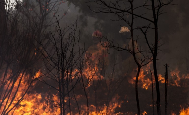 fogo-em-ourem-mobiliza-441-operacionais-e-esta-descontrolado