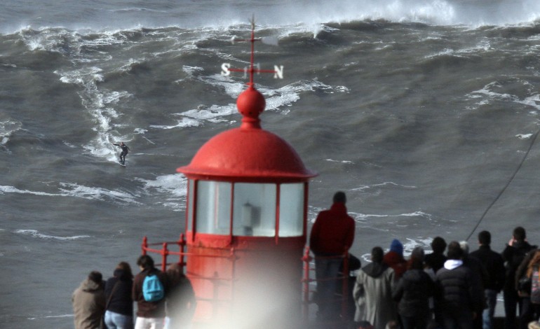 circuito-mundial-de-ondas-grandes-com-paragem-marcada-na-nazare-3864