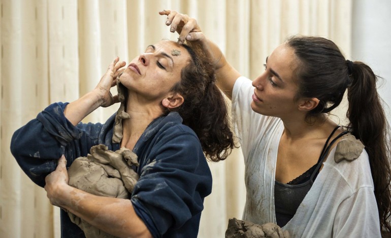 Ensaio no estúdio da Corpo. O projecto é apoiado pela Rede Cultura