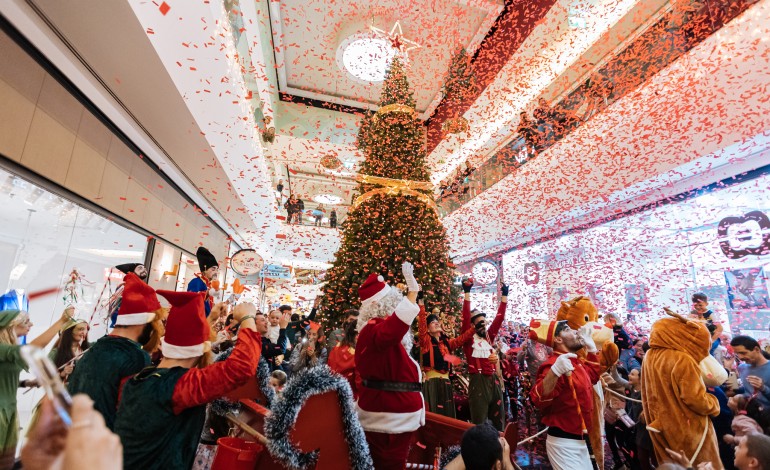 criancas-tem-carrossel-de-natal-no-leiriashopping