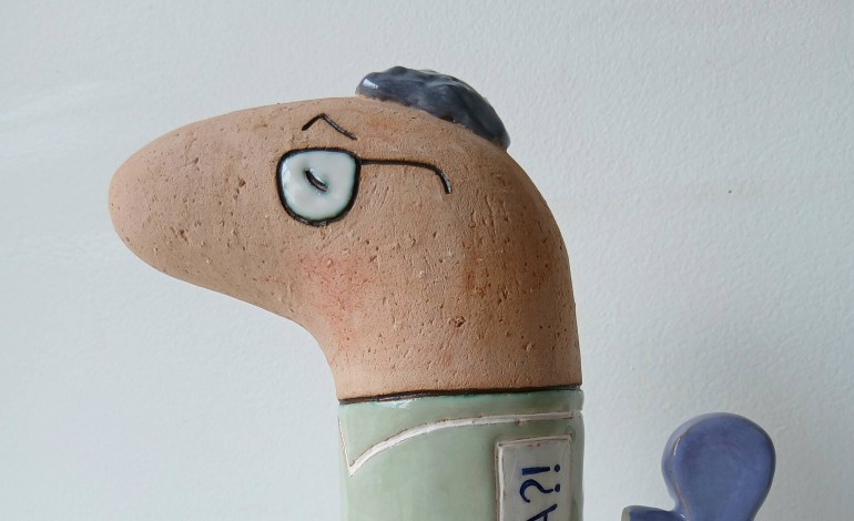 segurem-me-ceramista-cria-peca-inspirada-no-novo-presidente-da-republica