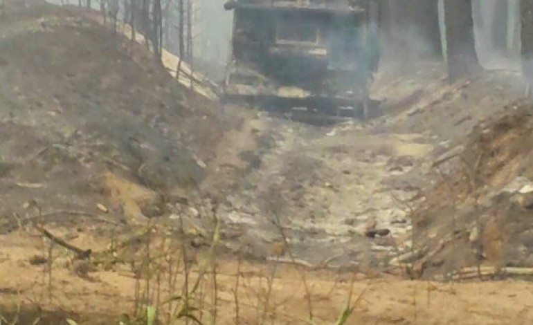 Carro dos BM de Leiria destruído (Foto: Hugo Albuquerque)