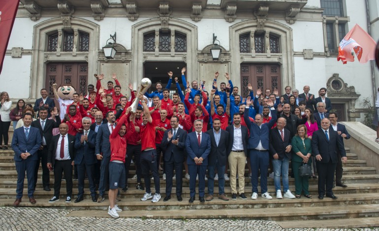 União de Leiria recebido e medalhado na câmara