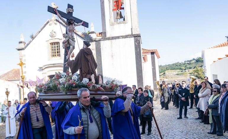 procissao-da-rapaziada-da-inicio-a-celebracoes-pascais-em-obidos