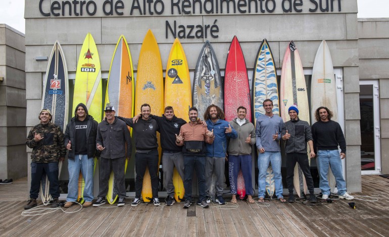 Grupo fica alojado no CAR Surf da Nazaré, onde passa a temporada das ondas gigantes