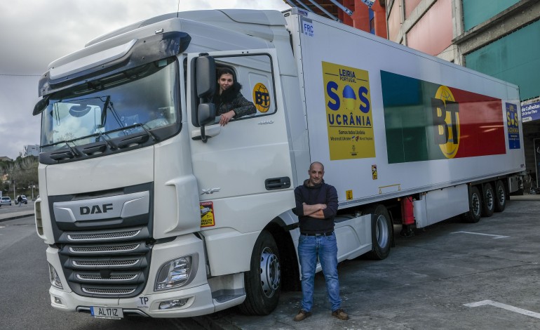 camiao-com-ajuda-de-leiria-e-conduzido-por-casal-de-motoristas