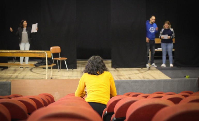 a-vista-teatro-amador-no-freixial-atraiu-mais-de-40-actores-em-menos-de-um-ano