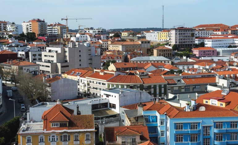 leiria-e-nazare-saem-este-sabado-a-rua-pelo-direito-a-habitacao