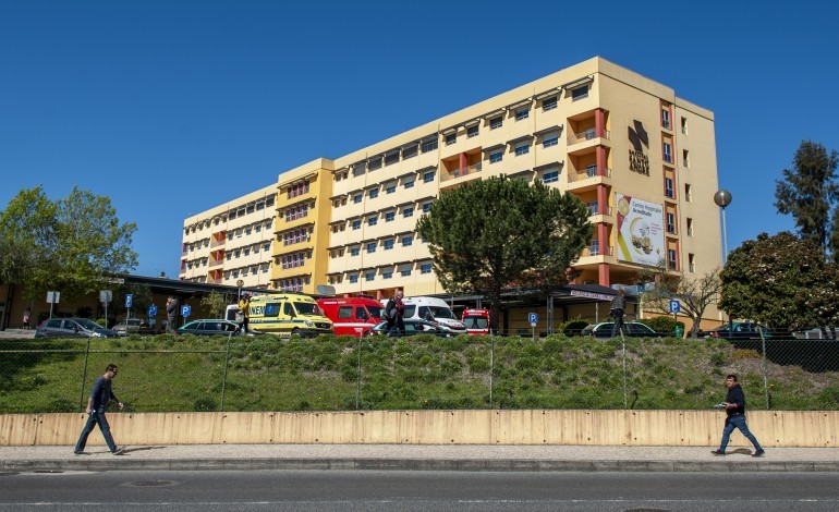 covid-19-hospital-de-leiria-suspende-estagios-e-restringe-visitas