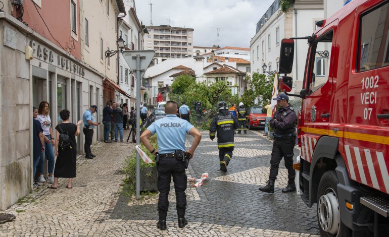 Árvore caiu hoje pelas 11:30 horas