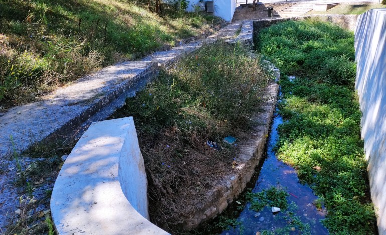 Fonte Quente é conhecida pela sua água termal quente e chegou a ser ponderado o seu uso para termas