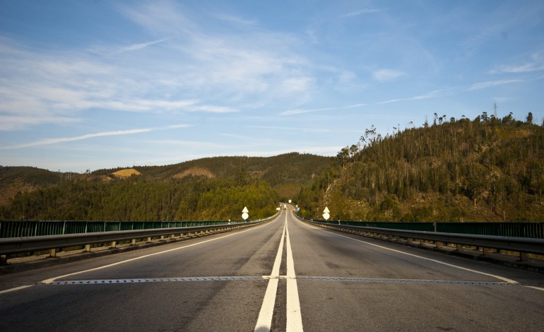 derrame-de-gasoleo-no-ic8-condiciona-transito-em-pedrogao-grande-2892