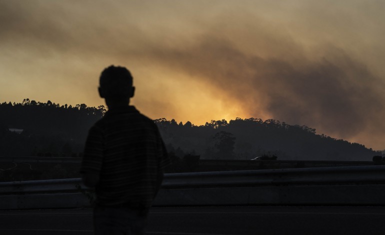 parque-natural-das-serras-de-aire-e-candeeiros-esta-a-arder-desde-a-madrugada