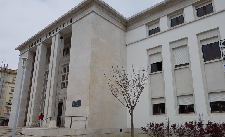 pais-reclamam-quase-500-mil-euros-pela-morte-de-filho-em-queda-de-baliza-em-leiria