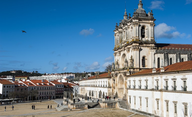 desfecho-tragico-na-viagem-de-finalistas-abala-comunidade-de-alcobaca