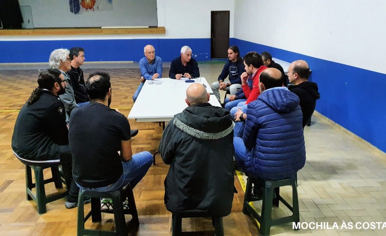 praticantes-de-btt-levam-mochilas-carregadas-de-bens-em-accao-de-solidariedade-no-natal