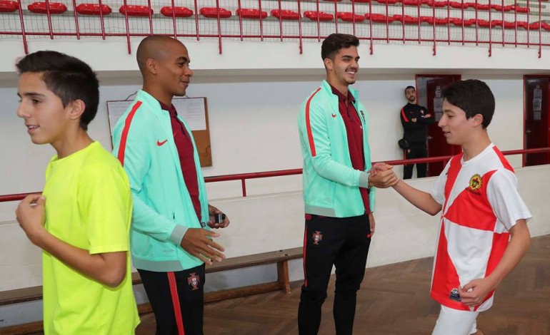 andre-silva-e-joao-mario-visitaram-escola-de-vieira-de-leiria-7564