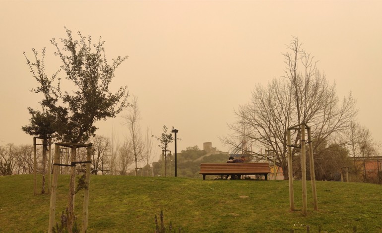 Atmosfera está carregada de partículas de poeira vindas do deserto do Saara