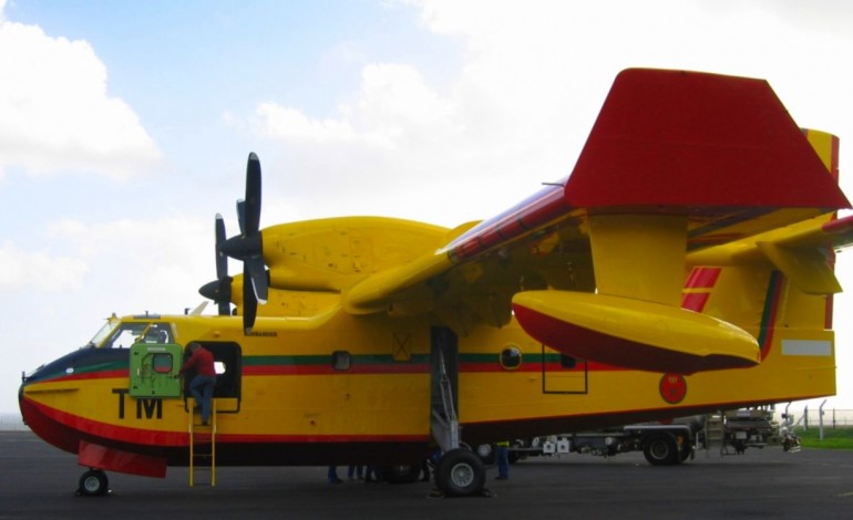 avioes-canadair-marroquinos-aterraram-em-monte-real-para-ajudar-no-combate-ao-fogo-4789