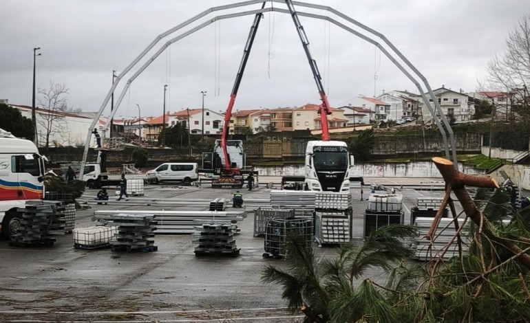 tenda-na-escola-de-marrazes-serve-de-pavilhao-para-alunos-e-clubes