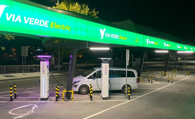 area-de-servico-da-a1-em-leiria-ja-tem-carregadores-electricos-ultra-rapidos