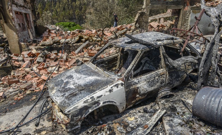 Chamas destruiram zonas de floresta, oficinas e habitações nos concelhos de Alvaiázere, Ansião, Leiria e Pombal