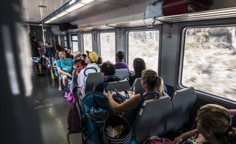 cortada-a-circulacao-de-comboios-na-linha-do-oeste-ate-lisboa-devido-a-abatimento-de-solo